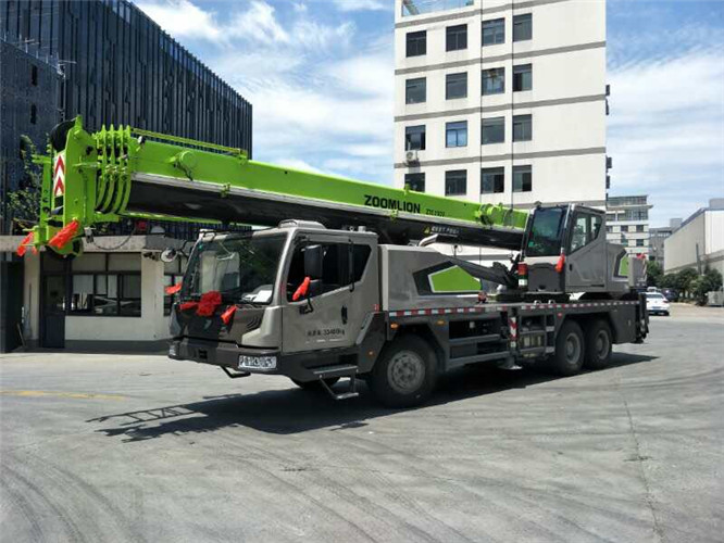 曲麻莱县跨街广告牌的高空安装注意事项